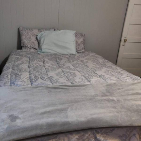 French Cottage theme one bedroom with free parking